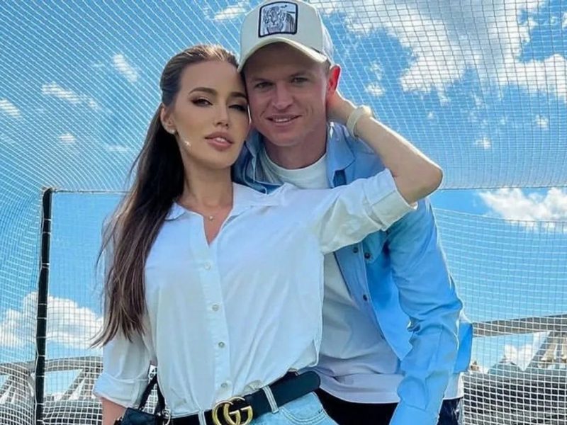«Папа отвечает за денежку, а мама постоянно спит»: старшая дочь «Папа отвечает за денежку, а мама постоянно спит»: старшая дочь Тарасова и Костенко рассказала, кто в семье главный