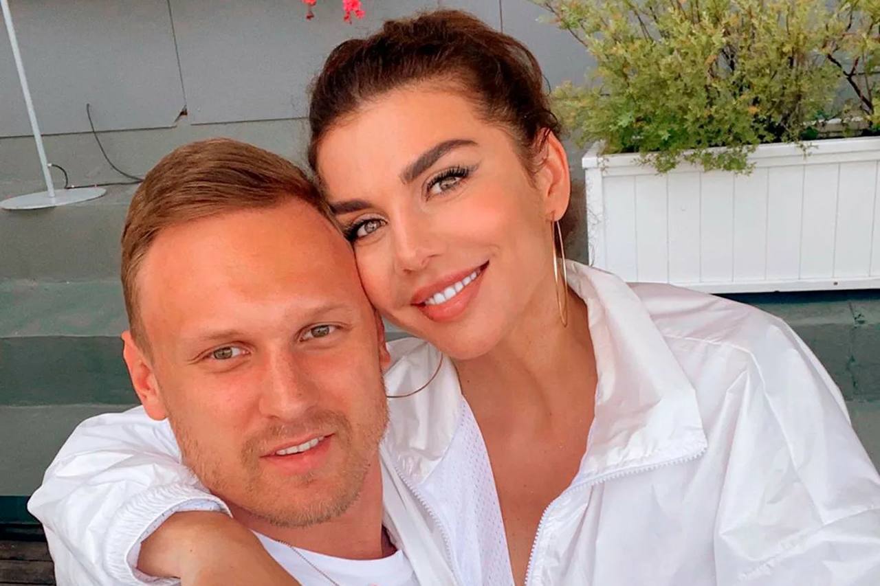 Анна Седокова эмоционально о разводе с Янисом Тиммой: «Я не Анна Седокова эмоционально о разводе с Янисом Тиммой: «Я не такая сильная, как всем кажется. Но я выдержу»