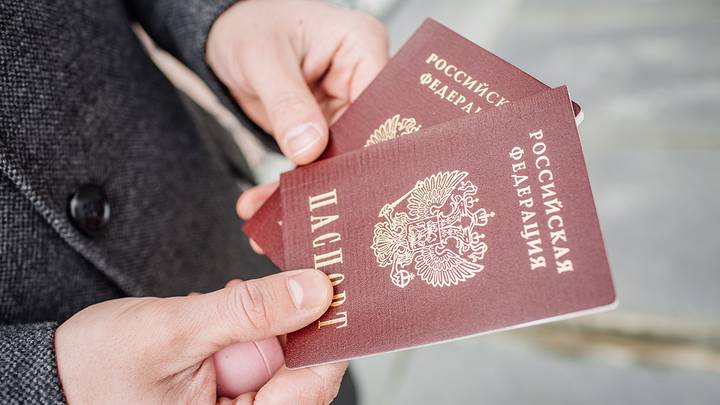 Чемпион ОИ рассказал о стоящих в очереди за паспортом РФ иностранных спортсменах