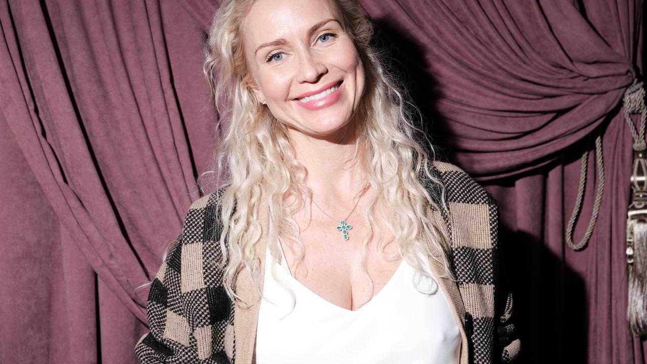 lera-kudrjavceva-timur-hajdarov-i-ljudi-v-kostjumah-zajcev-kak.jpg Лера Кудрявцева, Тимур Хайдаров и люди в костюмах зайцев: как Катя Гордон отметила 44-летие