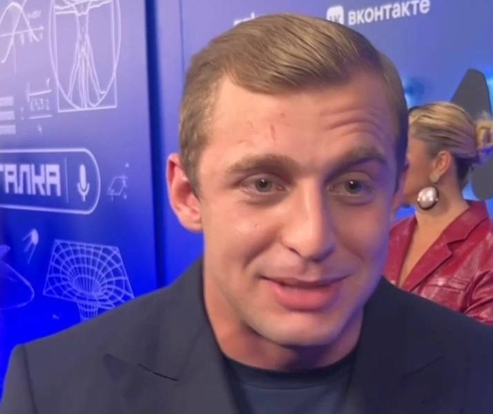«Матёрые карьеристки не моё»: Саша Стоун заявил, что не подпустит «Матёрые карьеристки не моё»: Саша Стоун заявил, что не подпустит к себе никого из медиа