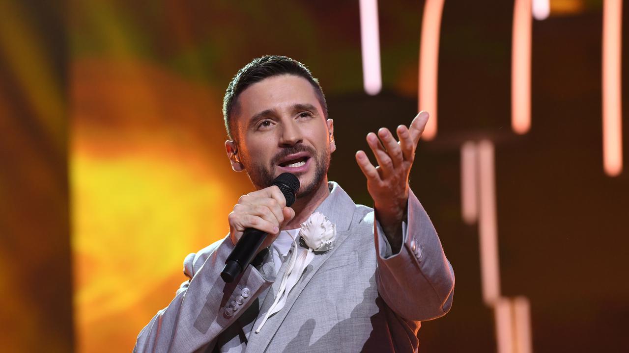 pevec-sergej-lazarev-pokazal-molozhavuju-mat-v-ee-67-letie.jpg Певец Сергей Лазарев показал моложавую мать в ее 67-летие