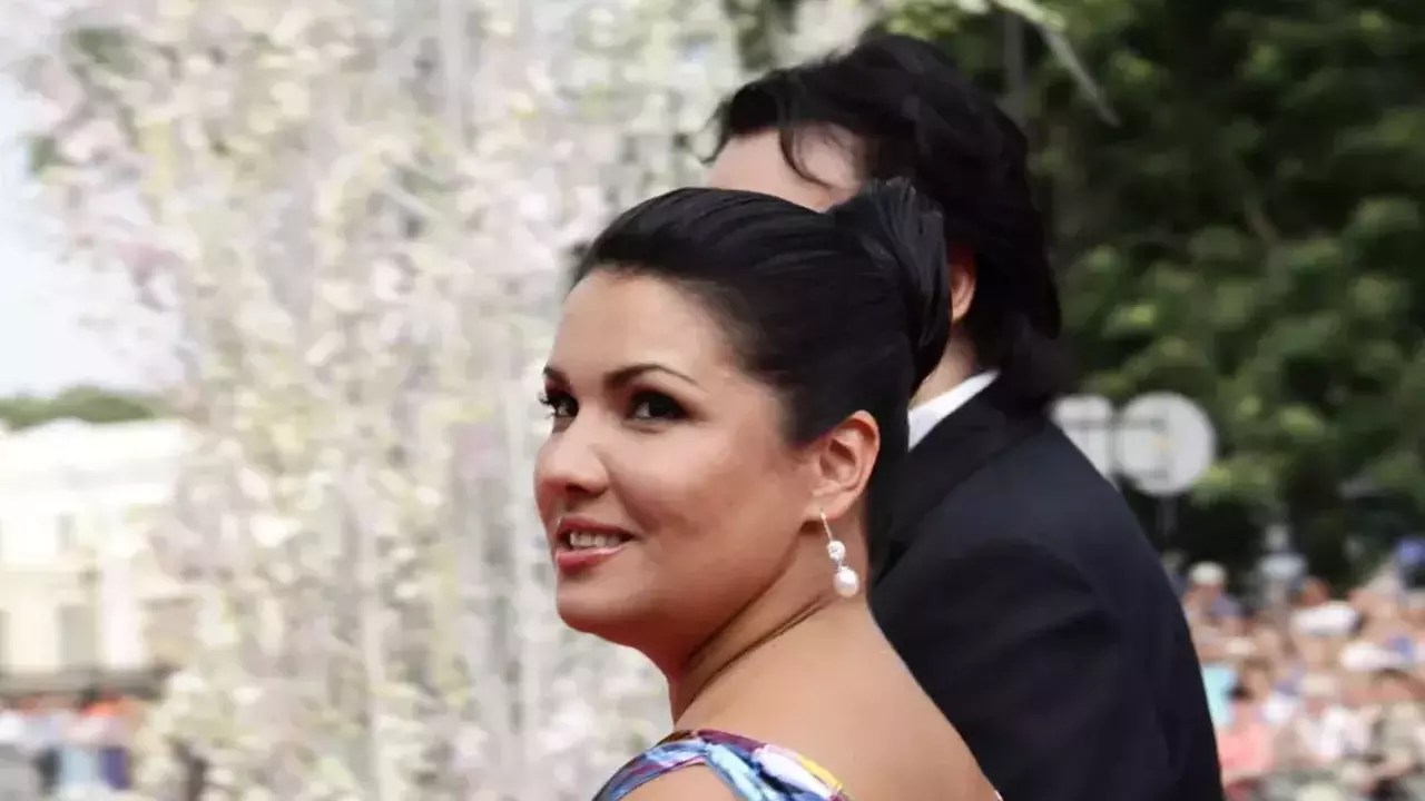 pevica-anna-netrebko-smenila-imidzh-posle-rasstavanija-s-jusifom-jejvazovym.webp.webp Певица Анна Нетребко сменила имидж после расставания с Юсифом Эйвазовым