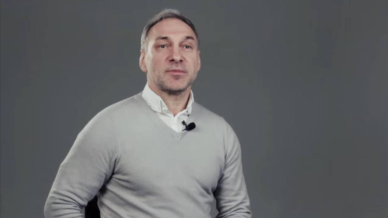 pjatero-umerli-zvezda-gluharja-rasskazal-o-zhizni-v-detdome.jpeg «Пятеро умерли»: звезда «Глухаря» рассказал о жизни в детдоме