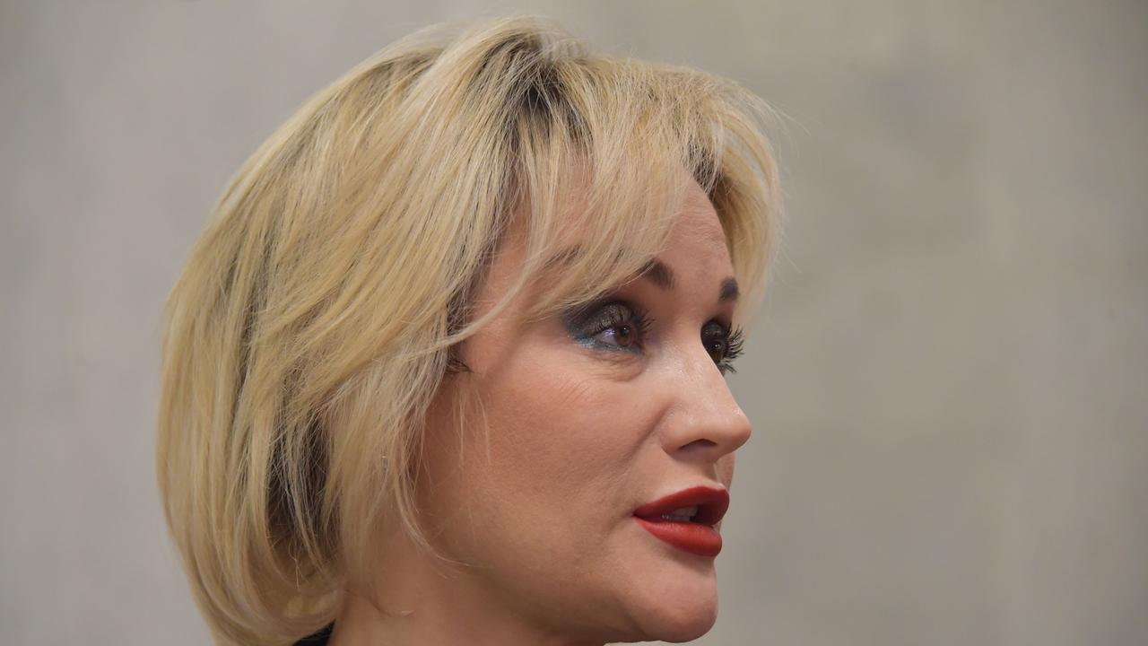 pohozh-na-vanju-dmitrienko-tatjanu-bulanovu-udivil-pervyj-trek-17-letnego.jpg «Похож на Ваню Дмитриенко»: Татьяну Буланову удивил первый трек 17-летнего сына-рэпера