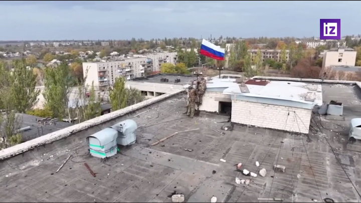 Появилось видео установки флага России в Селидове Появилось видео установки флага России в Селидове