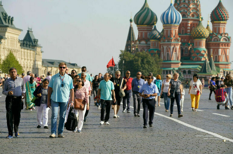 Поток туристов в Россию летом вырос на 11%