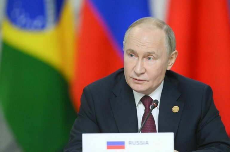 Путин назвал ошибкой использование доллара как оружия Путин назвал ошибкой использование доллара как оружия