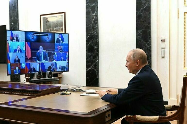 Путин обсудил с членами Совбеза работу с партнерами на южном направлении