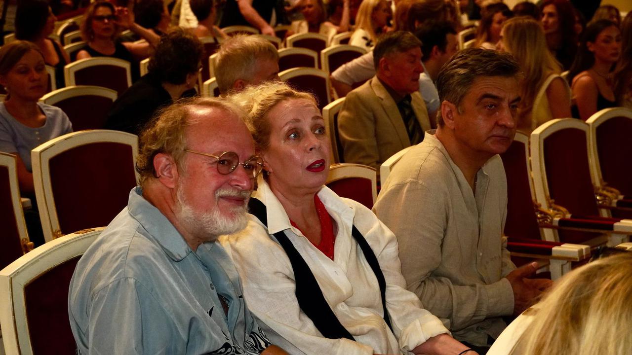 smotrel-na-tela-akter-andrej-chubchenko-rasskazal-kak-ego-zhenu-i-doch.jpg «Смотрел на тела»: актер Андрей Чубченко рассказал, как его жену и дочь сбила машина