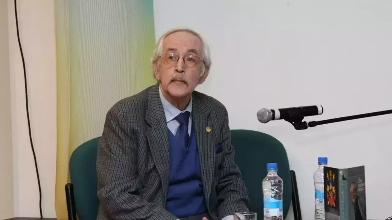 У 89-летнего Василия Ливанова начались проблемы с опорно-двигательным аппаратом
