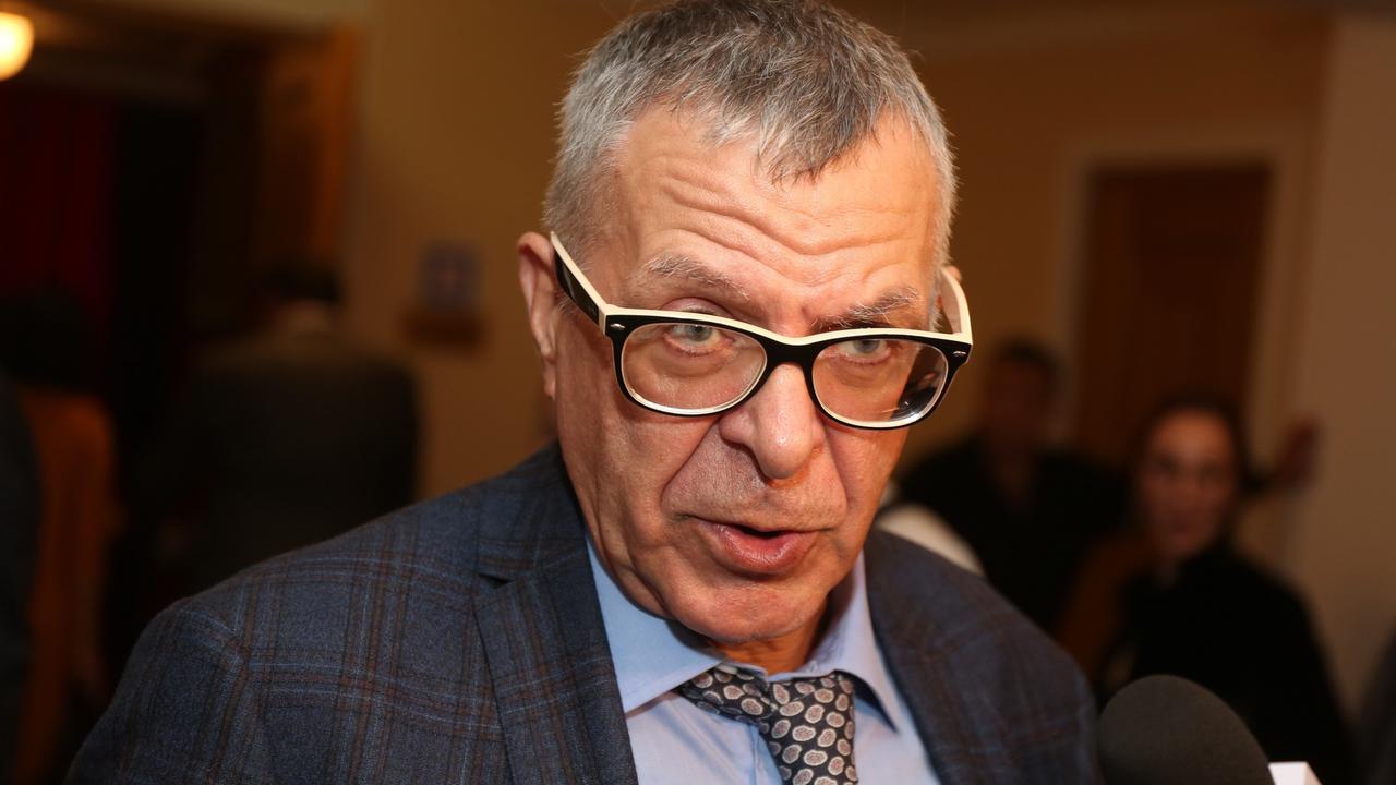 «У него все хорошо»: отец Ивана Урганта высказался о возвращении сына на ТВ