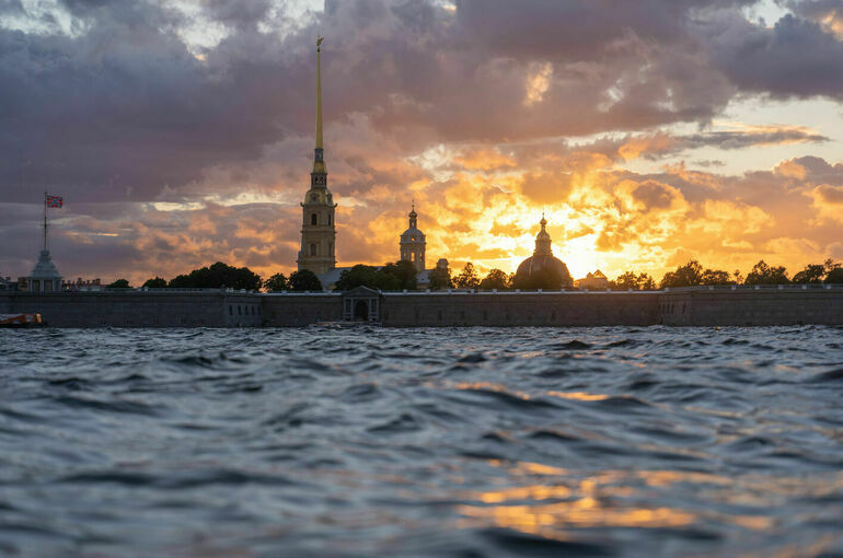 В Мариинском дворце обсудили формирование национальной идеи суверенной России В Мариинском дворце обсудили формирование национальной идеи суверенной России