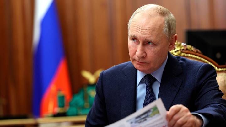Владимир Путин назвал Зеленского главой киевского режима Владимир Путин назвал Зеленского главой киевского режима