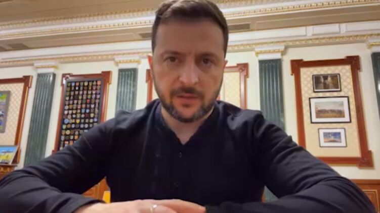 Зеленский пообещал раздать гривны каждому украинцу : что можно купить на «Вовину тысячу»