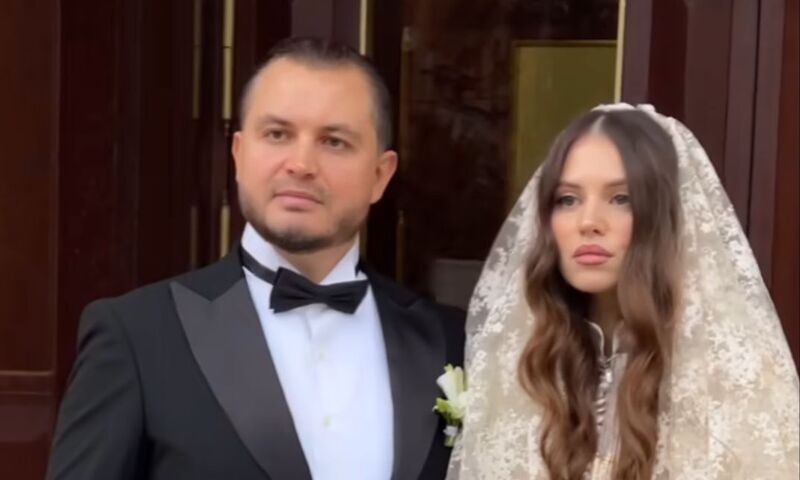 Через 4 дня после свадьбы Саша Артемова заговорила о разводе Через 4 дня после свадьбы Саша Артемова заговорила о разводе и раскрыла секреты отношений с мужем: «Как всё достало!»