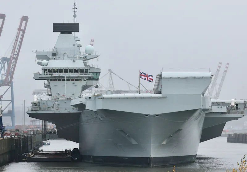 Цель для второго «Орешника»: неизвестный БПЛА следил за британским авианосцем Цель для второго «Орешника»: неизвестный БПЛА следил за британским авианосцем в порту Гамбурга