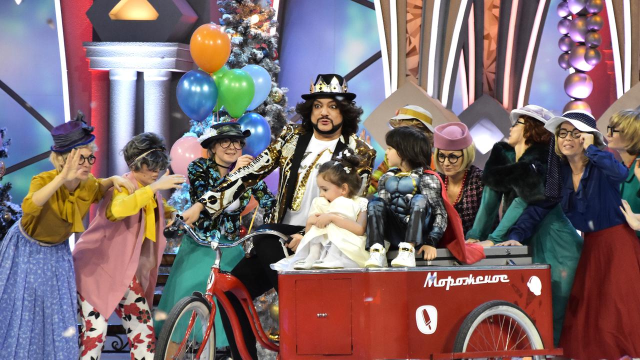fundamentalnaja-klassika-pochemu-v-novogodnem-golubom-ogonke-ne-menjajutsja-artisty.jpg «Фундаментальная классика»: почему в новогоднем «Голубом огоньке» не меняются артисты