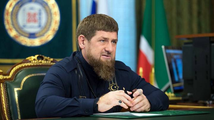 Кадыров лично приехал в университет, пострадавший от атаки ВСУ Кадыров лично приехал в университет, пострадавший от атаки ВСУ