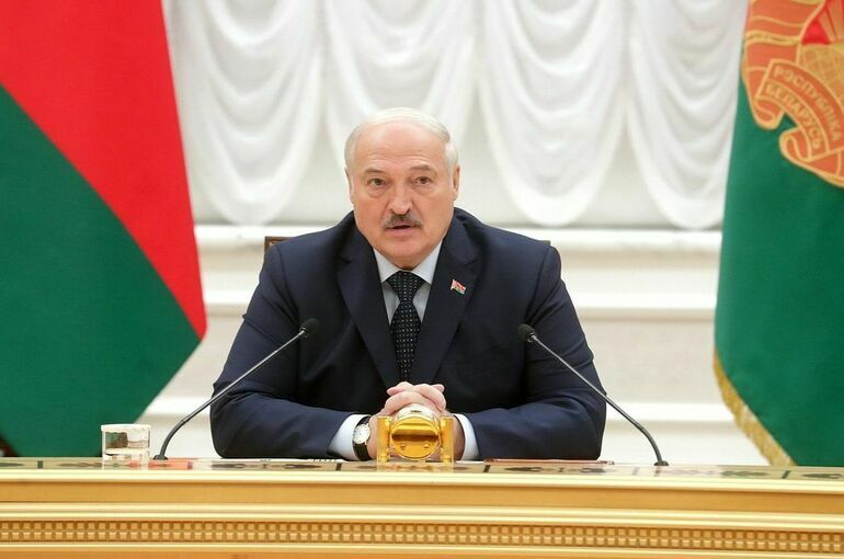 Лукашенко: Украинские генералы хотели связаться с Путиным и остановить бои Лукашенко: Украинские генералы хотели связаться с Путиным и остановить бои