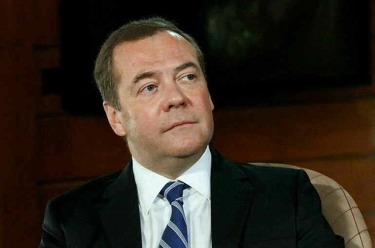 Медведев объяснил, почему США радостно инвестируют в конфликт России и Медведев объяснил, почему США радостно инвестируют в конфликт России и Украины