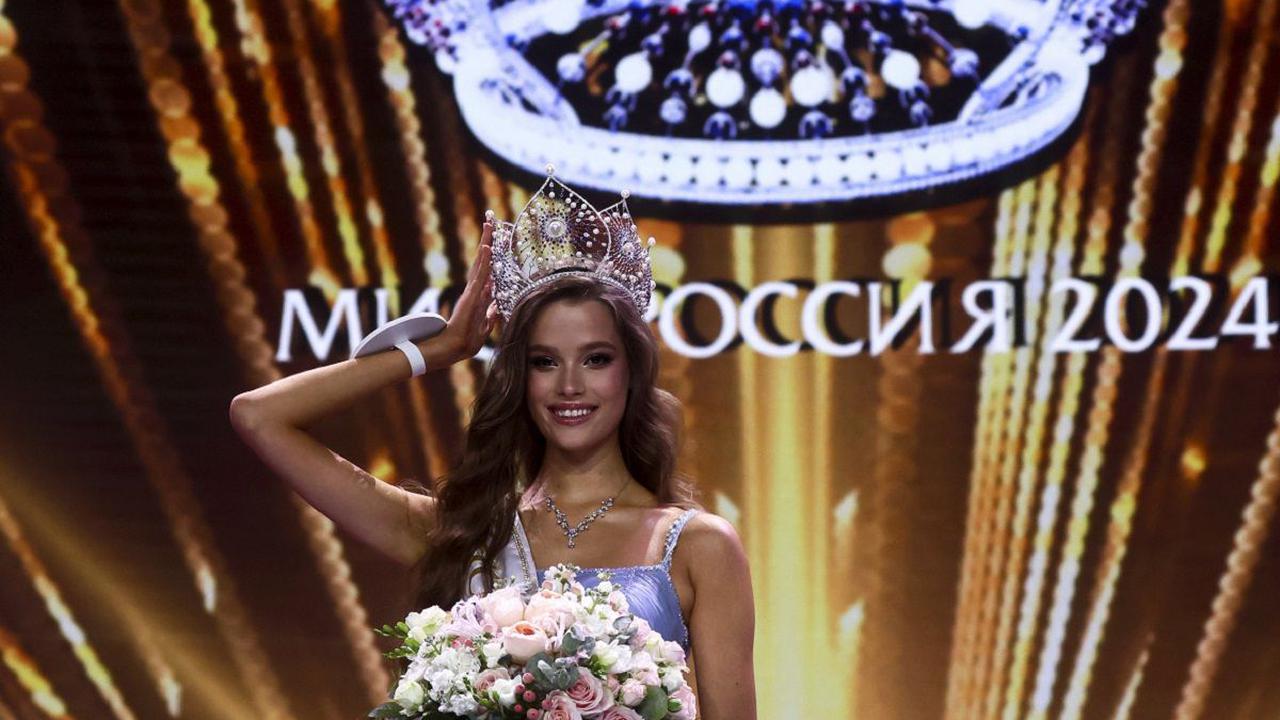 navela-ja-shumu-valentina-alekseeva-v-plate-s-kamnjami-pozirovala.jpg «Навела я шуму»: Валентина Алексеева в платье с камнями позировала на конкурсе «Мисс Вселенная»
