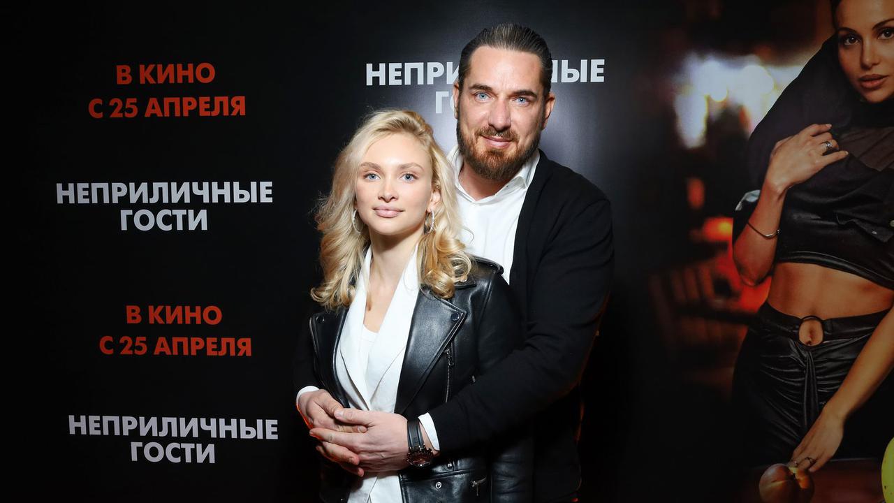 odezhda-silno-prikryvaet-zhivot-beremennaja-supruga-kurbana-omarova-raskryla-iz-za.jpg Одежда сильно прикрывает живот: беременная супруга Курбана Омарова раскрыла, из-за чего он ревнует