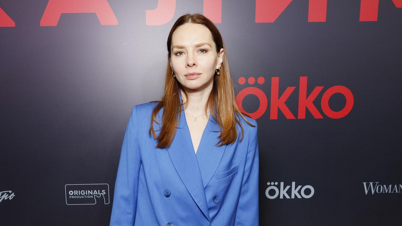«Открываешь холодильник – а там мышь повесилась»: актриса Елена Николаева о тяжелом детстве