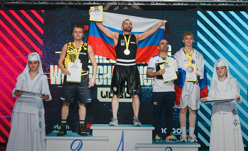 С флагом и гимном на чемпионате мира. Россияне буквально катком С флагом и гимном на чемпионате мира. Россияне буквально катком проехались по турниру в Ереване