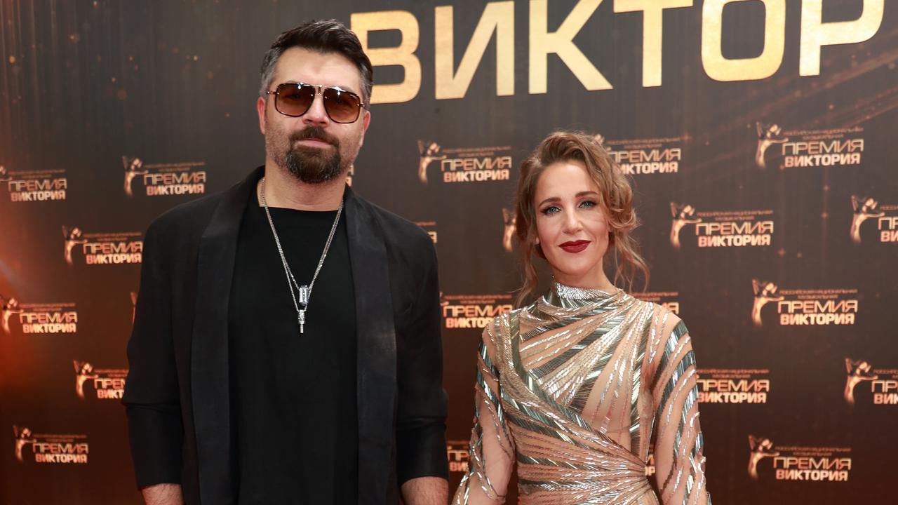 vospityvajutsja-na-horoshej-muzyke-julija-kovalchuk-vpervye-vyvela-starshuju-doch.jpg «Воспитываются на хорошей музыке»: Юлия Ковальчук впервые вывела старшую дочь в свет ради концерта отца