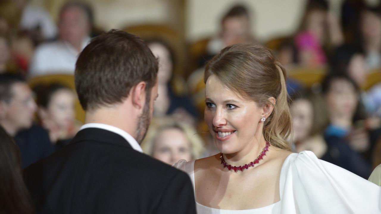 zavualirovannaja-vampirsha-sobchak-uzhasnula-podpischikov-obrazom-na-hjelluin.jpg «Завуалированная вампирша»: Собчак ужаснула подписчиков образом на Хэллуин