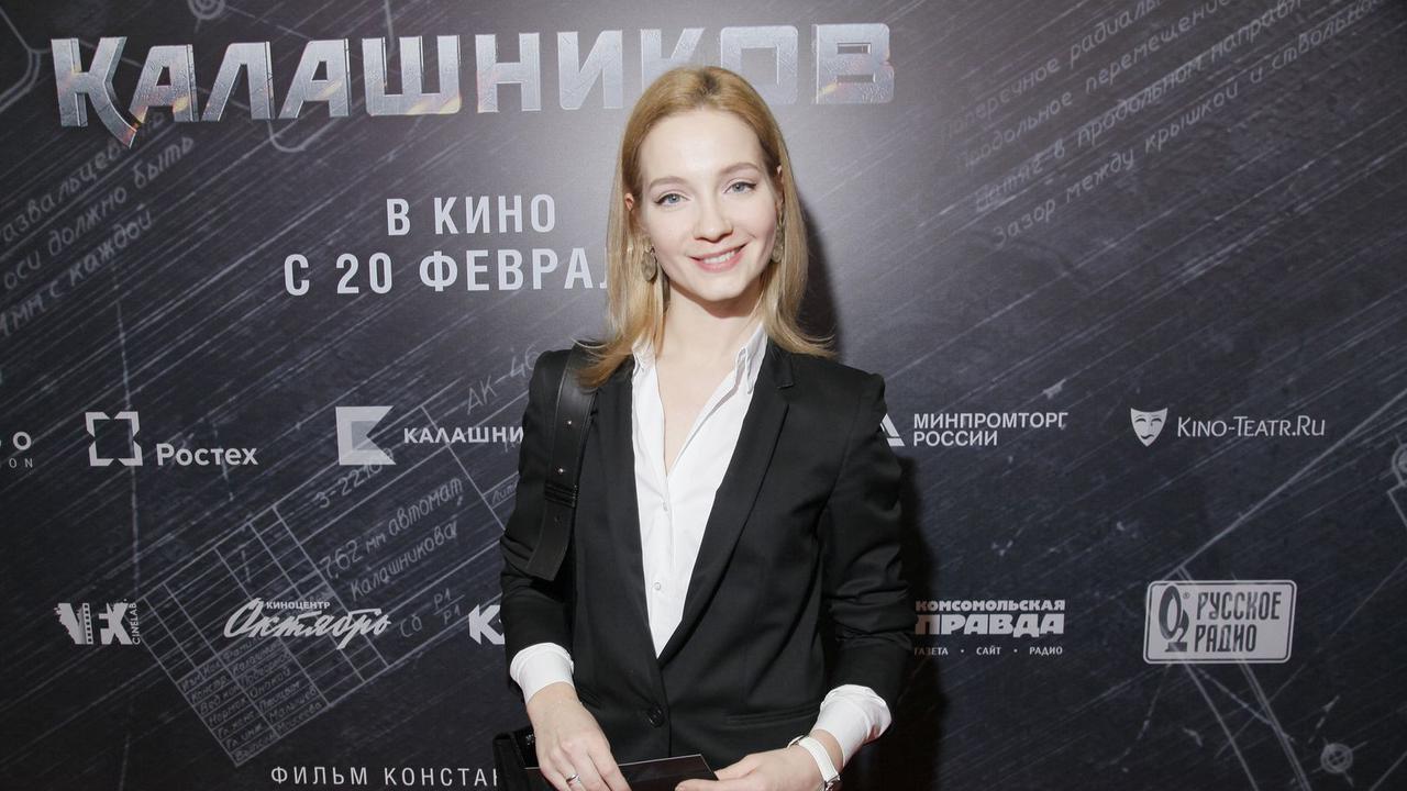 «Хочу застрелиться. Не знаю, к кому бежать»: недавно родившая звезда «Рыжей» Мария Луговая пожаловалась детей