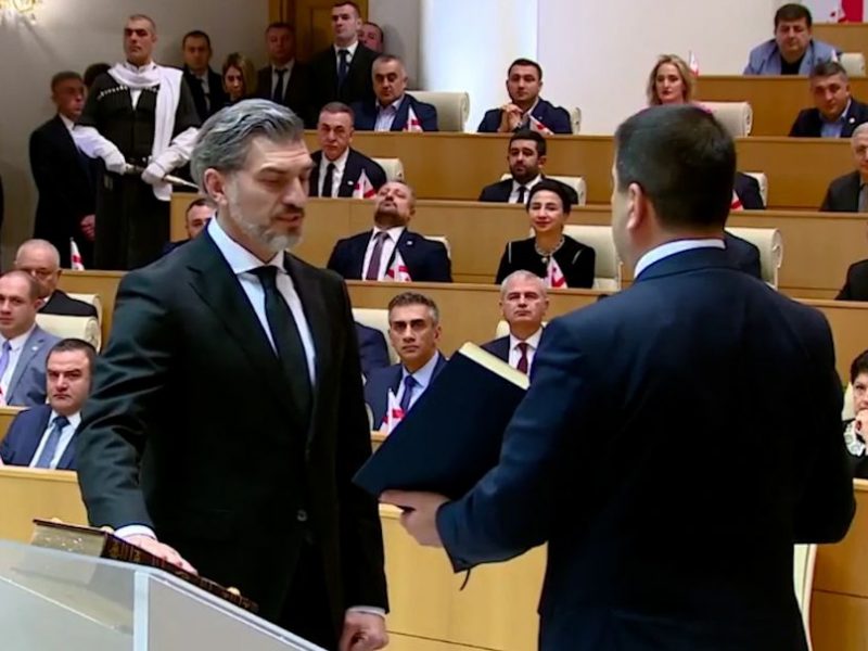Кавелашвили официально вступил в должность президента Грузии, а Зурабишвили покинула Кавелашвили официально вступил в должность президента Грузии, а Зурабишвили покинула дворец Орбелиани