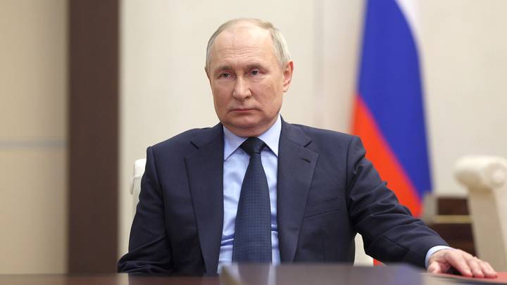 Путин назвал недопустимым изъятие активов «Роснефти» в Германии Путин назвал недопустимым изъятие активов «Роснефти» в Германии