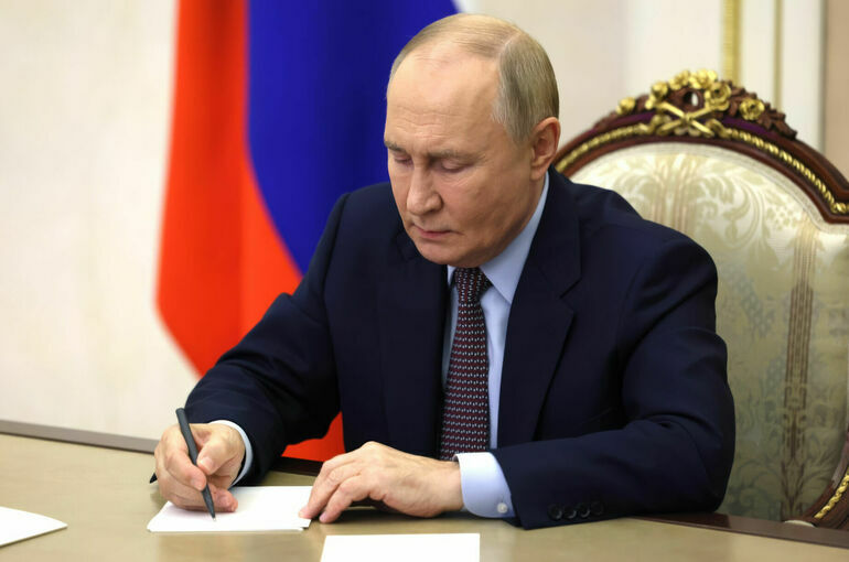 Путин образовал Совет по демографической и семейной политике Путин образовал Совет по демографической и семейной политике