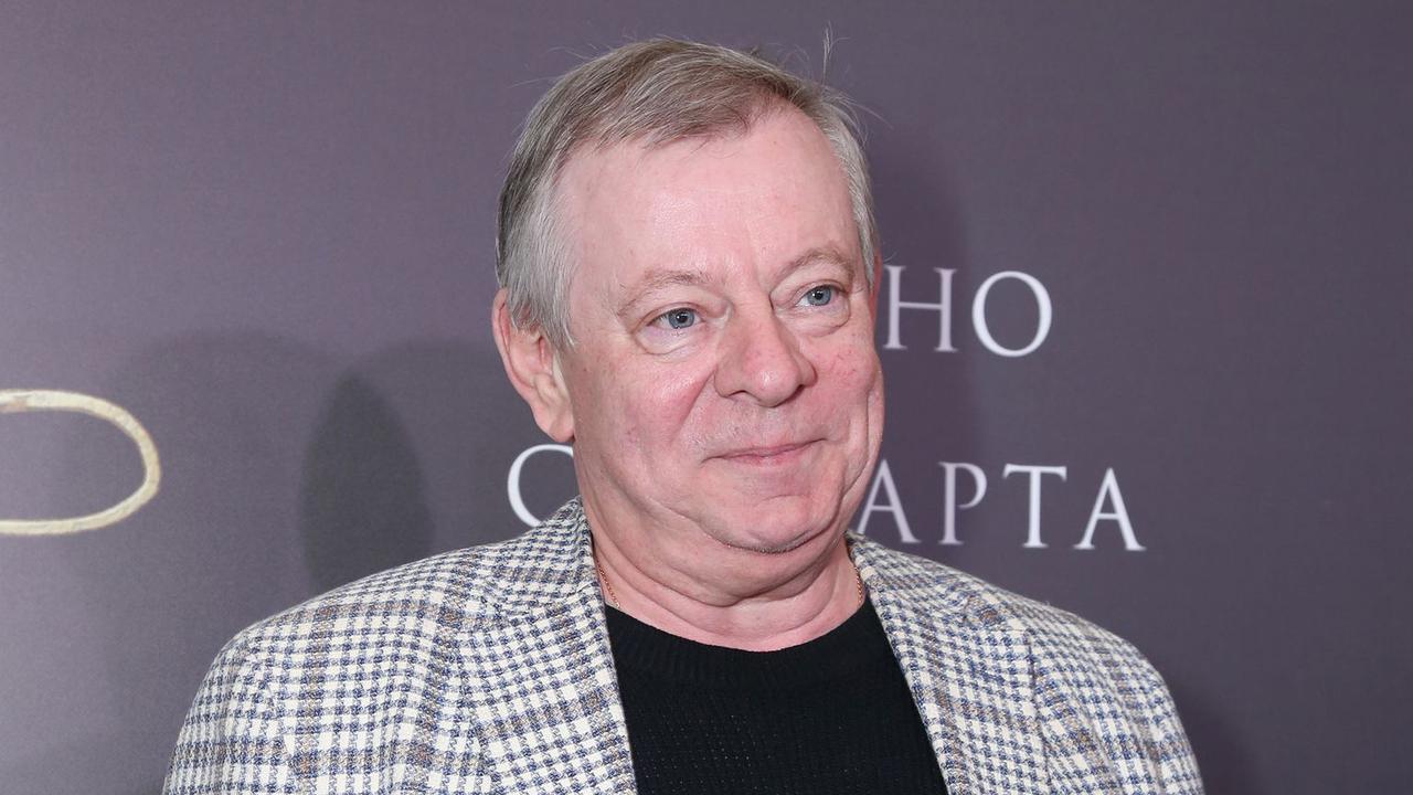 «Случались кризисы, я уходил»: актер Вадим Андреев объяснил, почему решил обвенчаться с женой