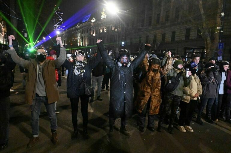 В Грузии запретят приходить на митинги с закрытыми лицами В Грузии запретят приходить на митинги с закрытыми лицами