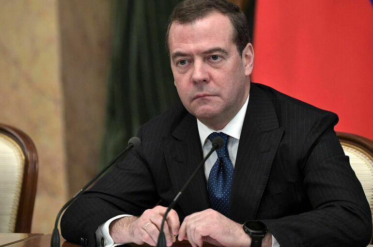 Медведев: Пашинян вспомнит о членстве Армении в ОДКБ после слов Медведев: Пашинян вспомнит о членстве Армении в ОДКБ после слов Алиева