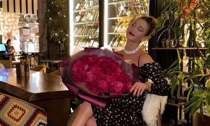 «Мой лев!»: Ольга Бузова улетела в Сочи с загадочным избранником, «Мой лев!»: Ольга Бузова улетела в Сочи с загадочным избранником, а он вручил ей букет роз
