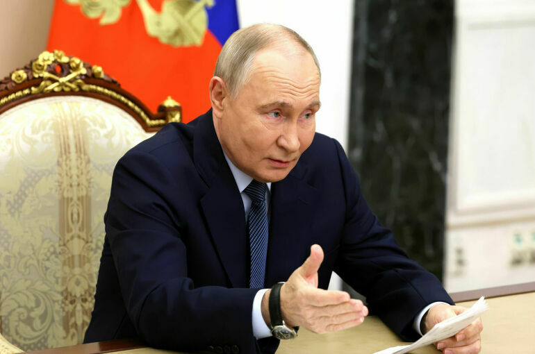 Путин призвал ускорить рассмотрение законопроекта о борьбе с англицизмами Путин призвал ускорить рассмотрение законопроекта о борьбе с англицизмами