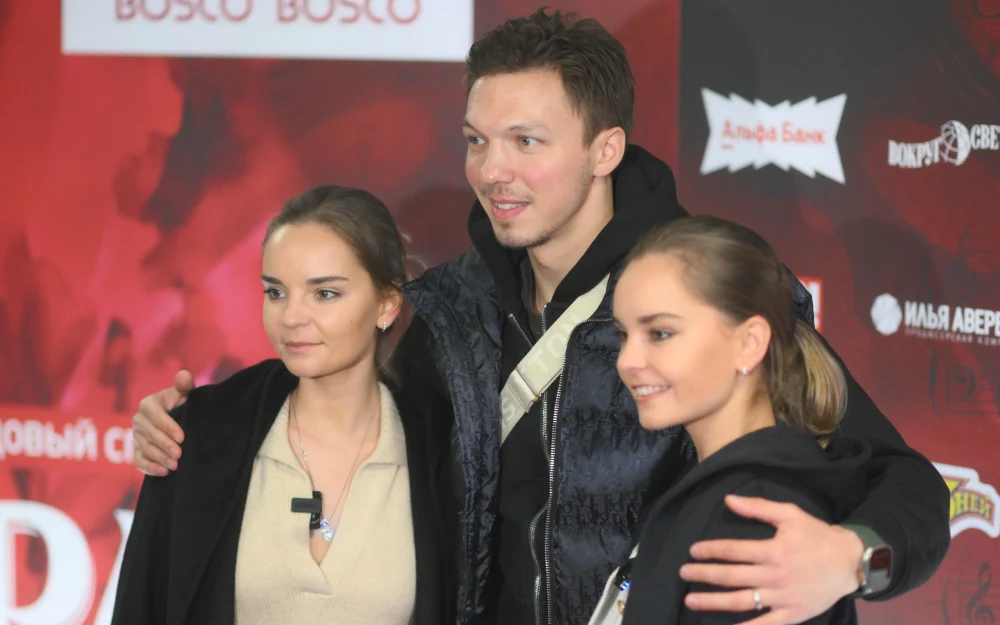 «Только с Димой». Дину Аверину заподозрили в романе с фигуристом «Только с Димой». Дину Аверину заподозрили в романе с фигуристом