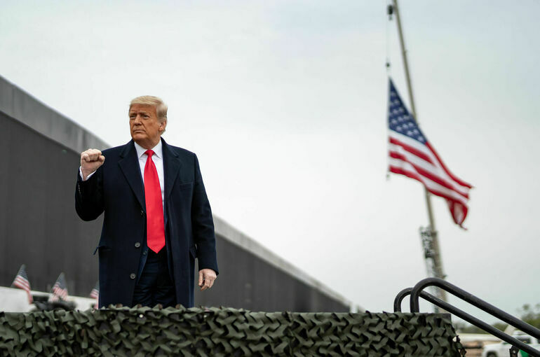 WP: Организаторы инаугурации Трампа были застигнуты врасплох сменой ее места