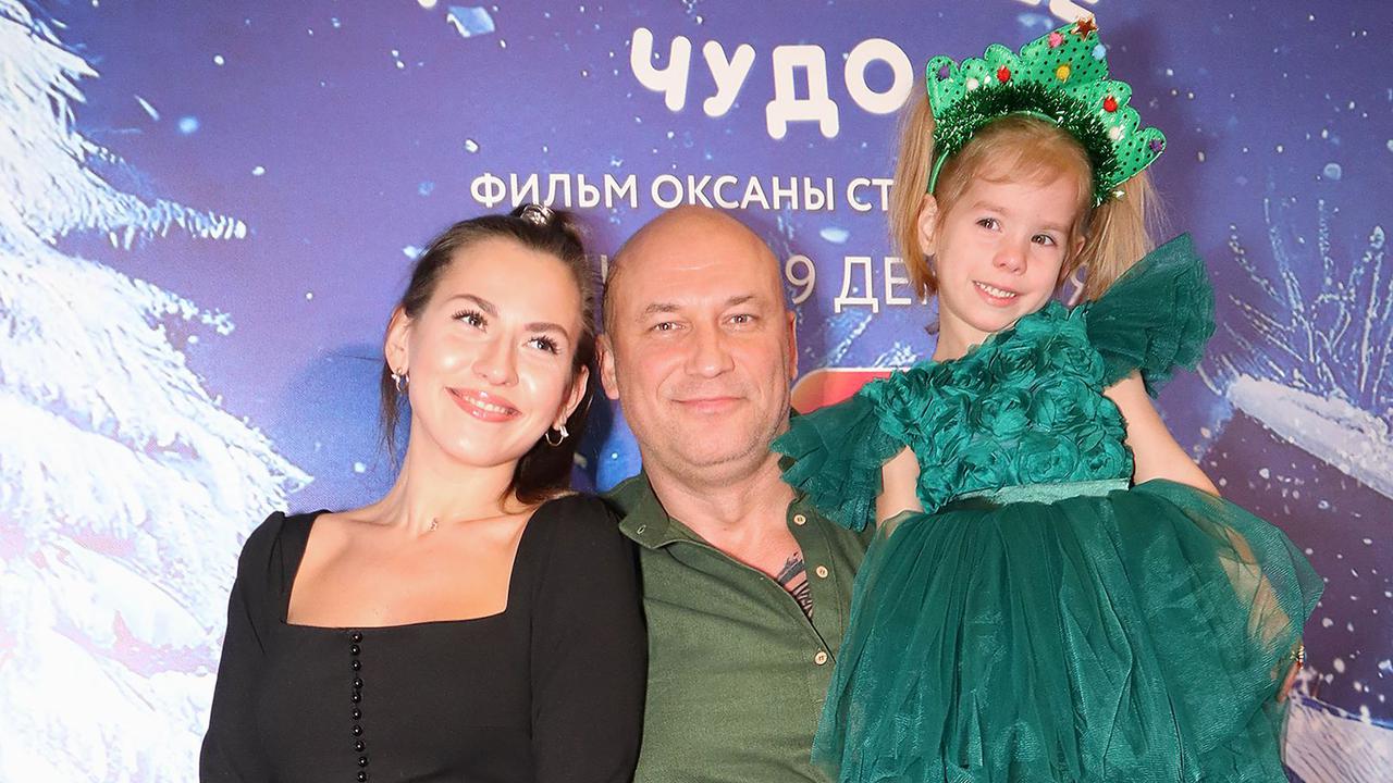 iniciativa-idet-ot-nego-akter-solovev-vernulsja-k-detjam-ot.jpg «Инициатива идет от него»: актер Соловьев вернулся к детям от Евгении Ахременко, от которых отказался