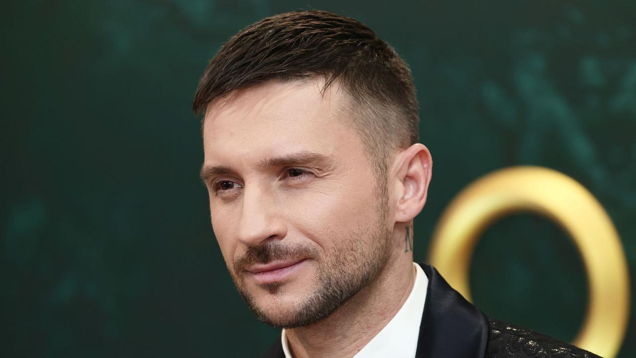 my-vse-vmeste-sergej-lazarev-s-semej-uletel-iz-rossii.jpg «Мы все вместе»: Сергей Лазарев с семьей улетел из России