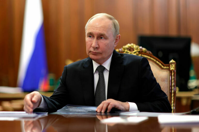 Президент Путин обсудил с врио губернатора Курской области возвращение людям Президент Путин обсудил с врио губернатора Курской области возвращение людям земли