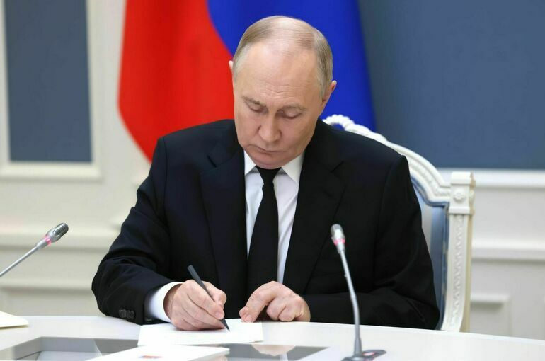 Путин включил Матвиенко в Совет по демографической и семейной политике Путин включил Матвиенко в Совет по демографической и семейной политике
