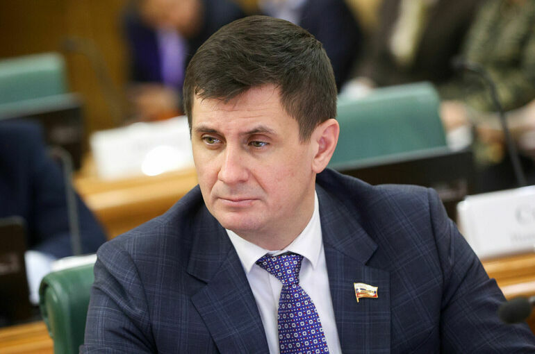Сенатор отметил готовность компаний хорошо оплачивать труд квалифицированных кадров