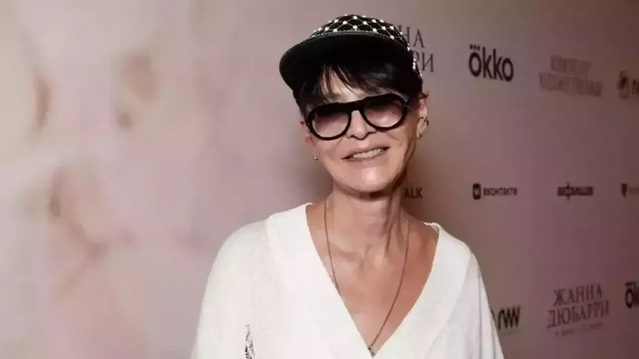 Запрещенные вещества и оружие: Ирина Хакамада заплетающимся голосом оправдалась за вечеринку с ее участием