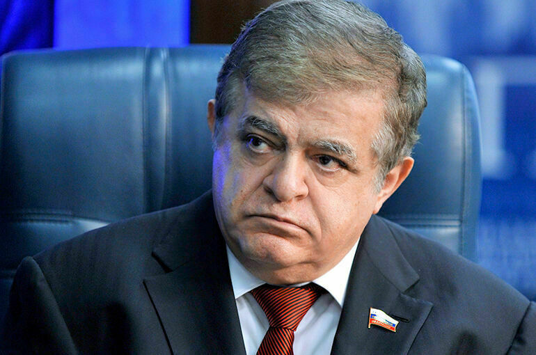Сенатор Джабаров: Макрон толкает Европу к третьей мировой войне Сенатор Джабаров: Макрон толкает Европу к третьей мировой войне