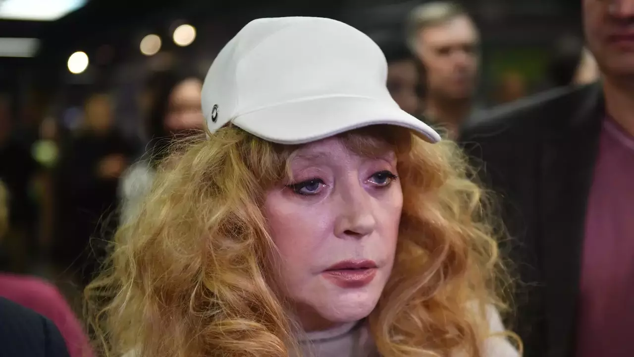 chasha-dlja-kompotov-i-zerkalo-napoleona-kakie-bogatstva-pugacheva-i.webp.webp Чаша для компотов и зеркало Наполеона: какие богатства Пугачева и Галкин* пытались вывезти из РФ
